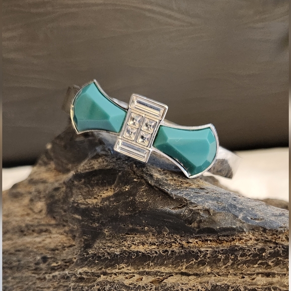 NWOT Lia Sophia "Pretty Perfect" Turquoise and Silver Cut Crystal bracelet - Picture 3 of 5